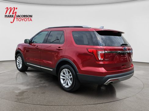Used 2017 Ford Explorer XLT w/ Equipment Group 202A FWD image 12