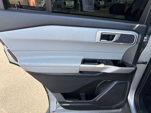 Used 2023 Ford Explorer XLT w/ Equipment Group 202A AWD/4WD image 21