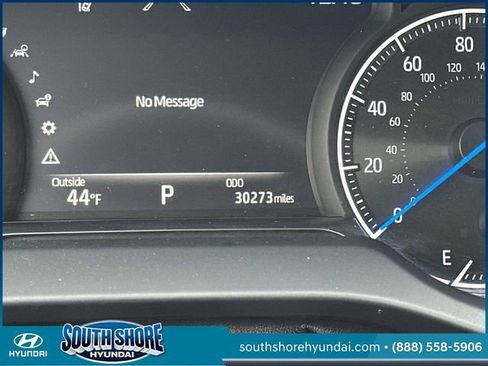 Used 2023 Toyota Venza LE image 27