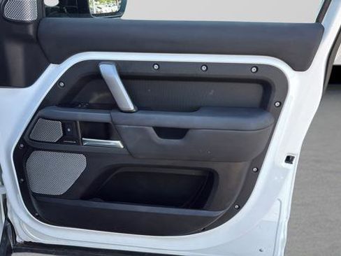 Used 2024 Land Rover Defender 130 X-Dynamic SE image 22