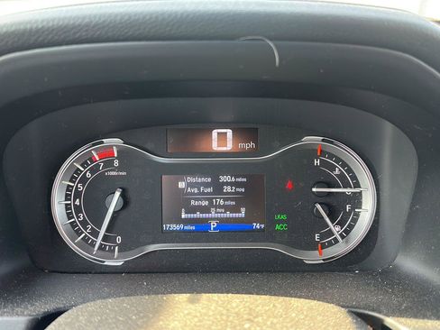 Used 2017 Honda Pilot Touring image 13