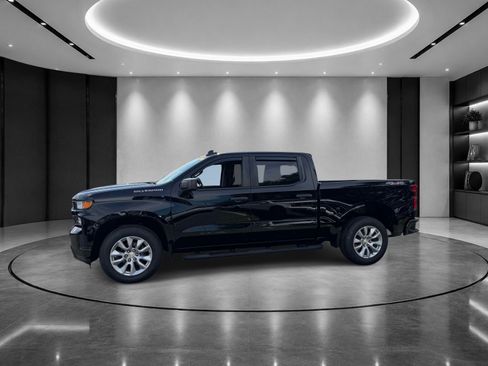 Used 2020 Chevrolet Silverado 1500 Custom w/ Custom Value Package AWD/4WD image 3