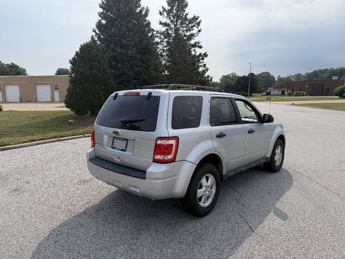 Used 2010 Ford Escape XLT AWD/4WD image 4