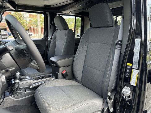 New 2025 Jeep Gladiator Sport image 11