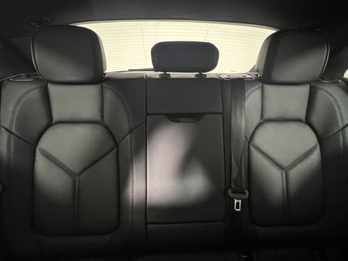 Certified 2026 Porsche Macan AWD/4WD image 16