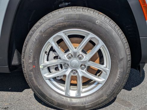 New 2025 Jeep Grand Cherokee L Laredo w/ Luxury Tech Group I image 11