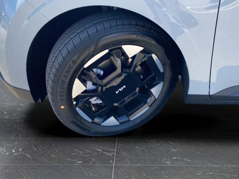 New 2026 Kia Carnival EX FWD image 40