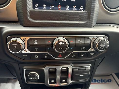 Used 2020 Jeep Wrangler Sport AWD/4WD image 21