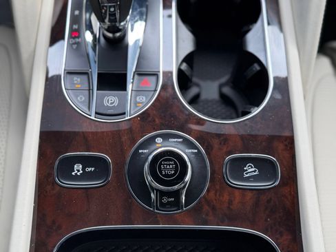 Certified 2024 Bentley Bentayga Extended Wheelbase AWD/4WD image 42