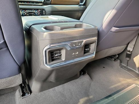 Used 2022 Chevrolet Silverado 1500 High Country w/ High Country Premium Package AWD/4WD image 15