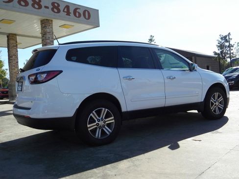 Used 2017 Chevrolet Traverse LT FWD image 8