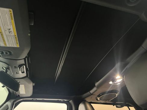 Used 2020 Jeep Wrangler Sport image 19