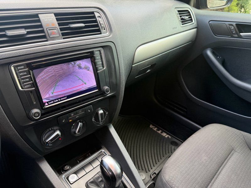 Used 2016 Volkswagen Jetta SE FWD image 13