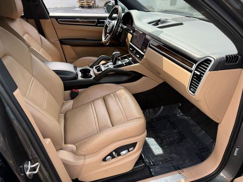 Used 2021 Porsche Cayenne S AWD/4WD image 15