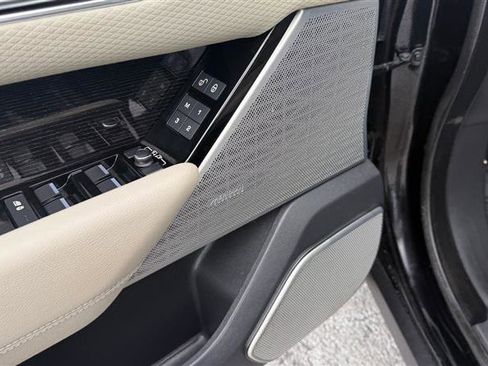 Used 2018 Land Rover Range Rover Velar R-Dynamic SE image 37