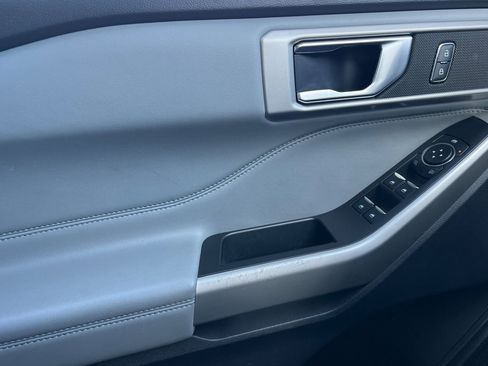 Used 2021 Ford Explorer XLT w/ Equipment Group 202A image 11