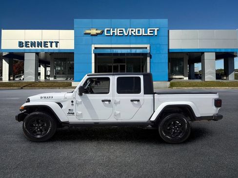 Used 2023 Jeep Gladiator Sport AWD/4WD image 3