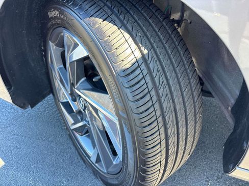 Used 2025 Hyundai Elantra SEL image 7