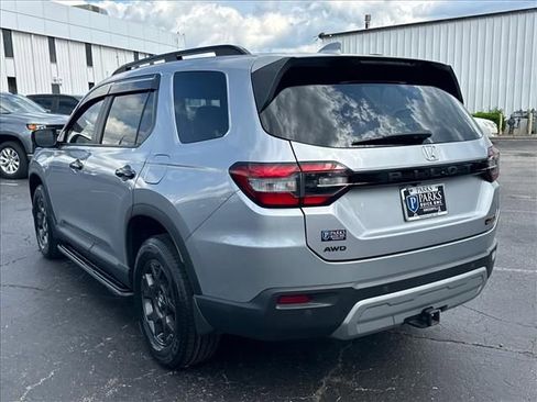 Used 2023 Honda Pilot TrailSport image 8