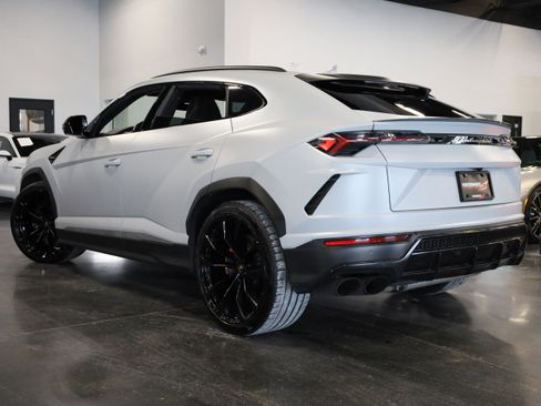 Used 2021 Lamborghini Urus image 5