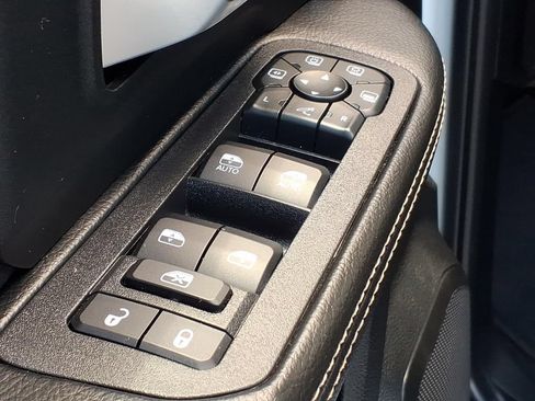 Used 2025 RAM 2500 Big Horn AWD/4WD image 11