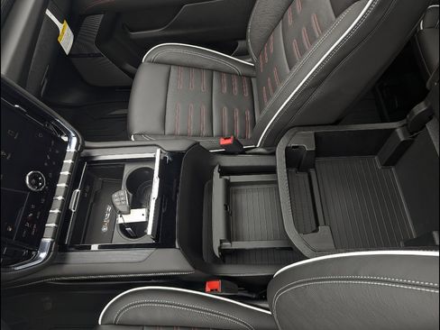 New 2026 GMC Yukon AT4 Ultimate w/ LPO, Floor Liner Package AWD/4WD image 31