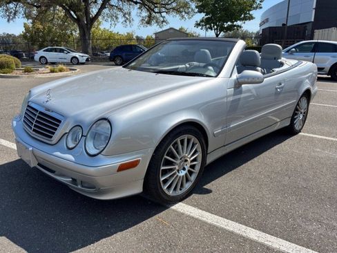 Used 2003 Mercedes-Benz CLK 320 Cabriolet image 1