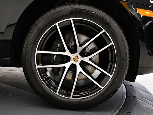 Used 2025 Porsche Macan Turbo image 19