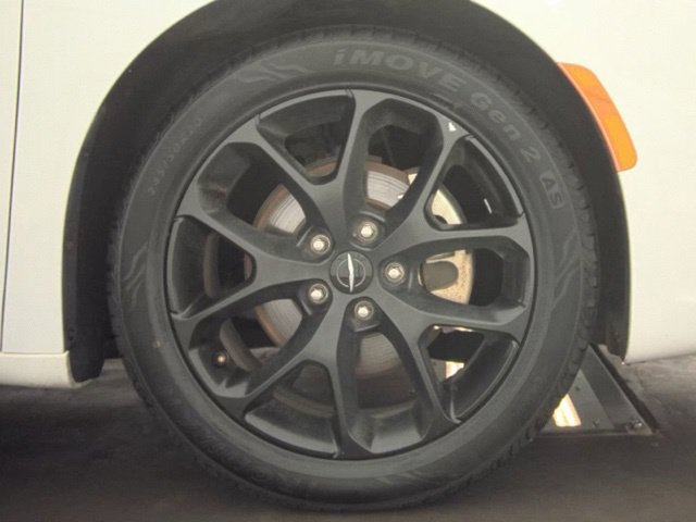 Used 2025 Chrysler Pacifica Limited FWD image 19