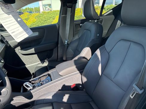 Certified 2024 Volvo XC40 B5 Plus w/ Climate Package AWD/4WD image 17