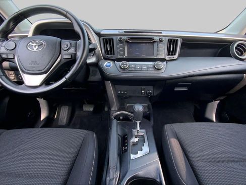Used 2018 Toyota RAV4 XLE AWD/4WD image 15