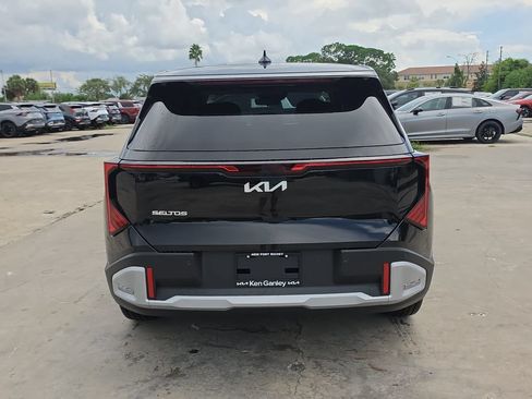 New 2027 Kia Seltos LX FWD image 7