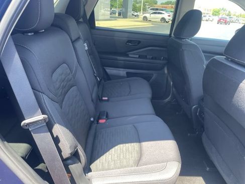 Used 2025 Nissan Pathfinder SV FWD image 38