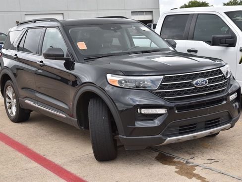 Used 2024 Ford Explorer XLT w/ Equipment Group 202A AWD/4WD image 4