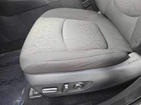 Used 2019 Toyota RAV4 XLE image 18