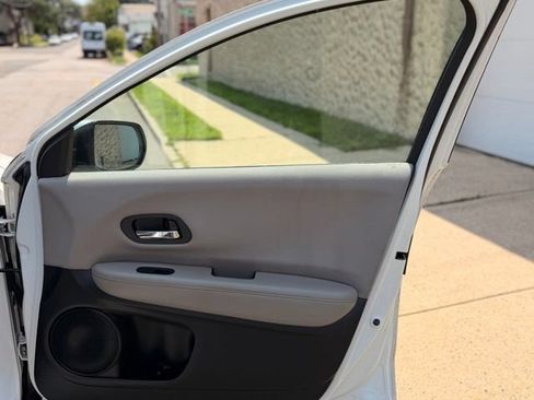 Used 2016 Honda HR-V LX image 22