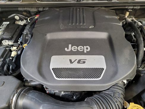 Used 2016 Jeep Wrangler Unlimited Sahara AWD/4WD image 30