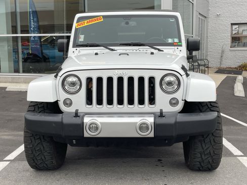 Used 2017 Jeep Wrangler Unlimited Sahara w/ Max Tow Package image 9