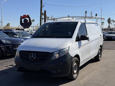 Used 2016 Mercedes-Benz Metris image 2