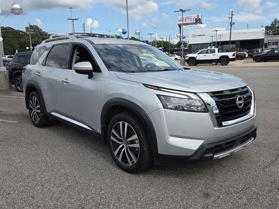 Used 2025 Nissan Pathfinder Platinum