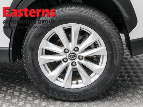 Used 2023 Toyota Corolla Cross LE image 8