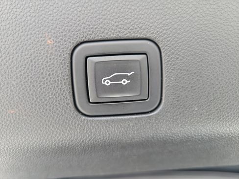 Used 2023 Chevrolet Suburban High Country image 12