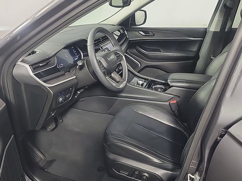 Used 2022 Jeep Grand Cherokee Limited 4xe image 18