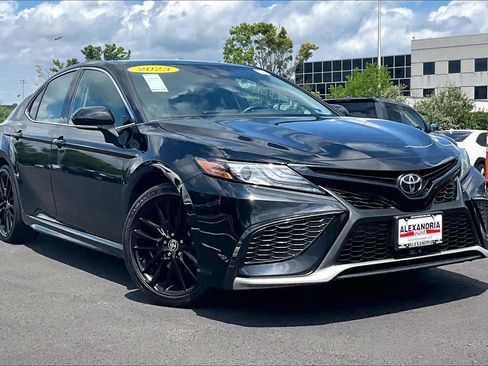 Used 2023 Toyota Camry XSE FWD image 2