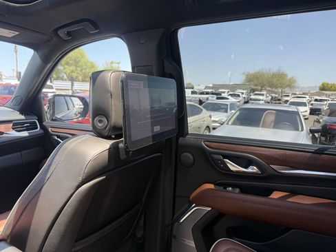 Used 2023 GMC Yukon Denali Ultimate image 37