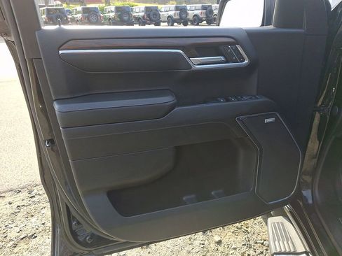 Used 2022 GMC Sierra 1500 SLT w/ SLT Premium Plus Package AWD/4WD image 12