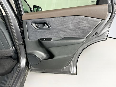 Used 2023 Nissan Rogue SV image 28