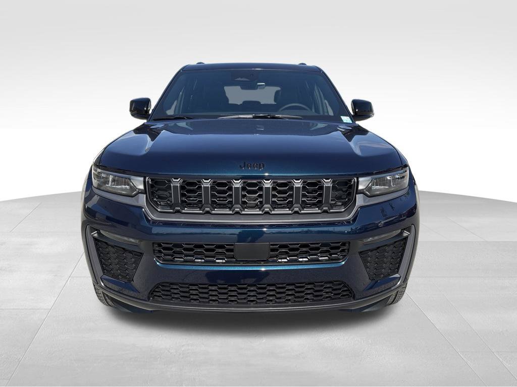 New 2027 Jeep Grand Cherokee Limited AWD/4WD image 2