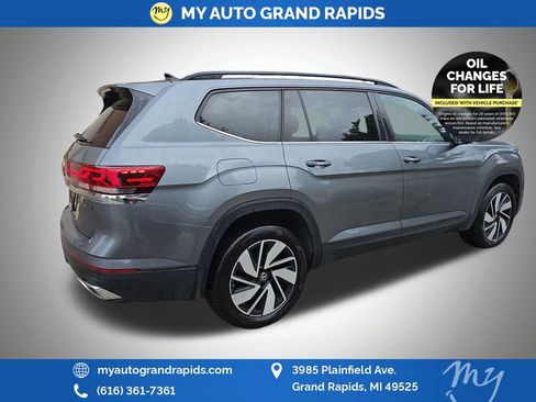 Used 2025 Volkswagen Atlas SE AWD/4WD image 7