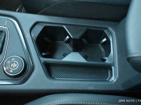 Used 2020 Volkswagen Tiguan SE w/ Panoramic Sunroof Package image 31